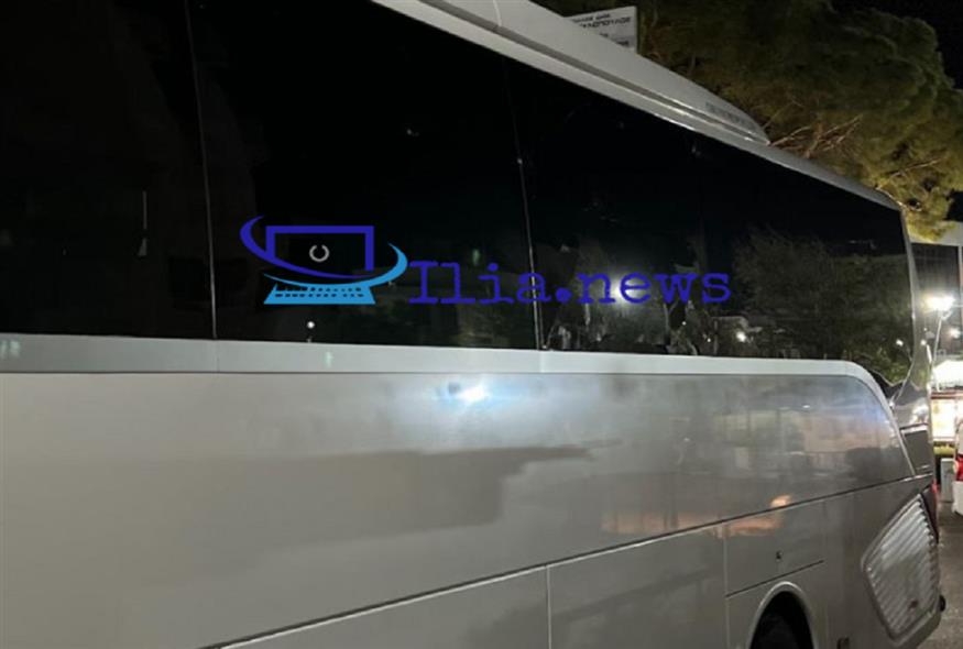 Το λεωφορείο που δέχτηκε επίθεση (ilia.news)