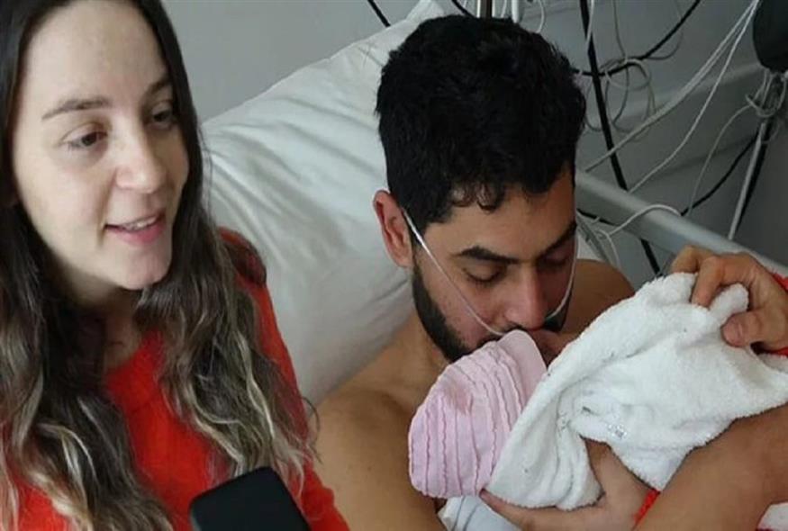 O Αβτζί με την γυναίκα του και το μωρό τους/ Twitter