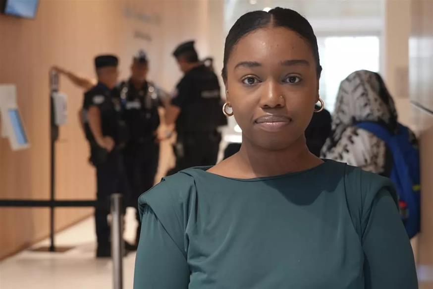 Η  Γαλλίδα Bahia Bakari πάλεψε και με τα κύματα!