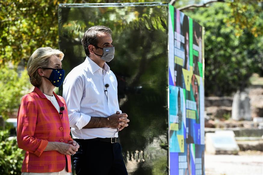 Ο Πρωθυπουργός με την Πρόεδρο της Κομισιόν/Φωτογραφία: EUROKINISSI/ΤΑΤΙΑΝΑ ΜΠΟΛΑΡΗ