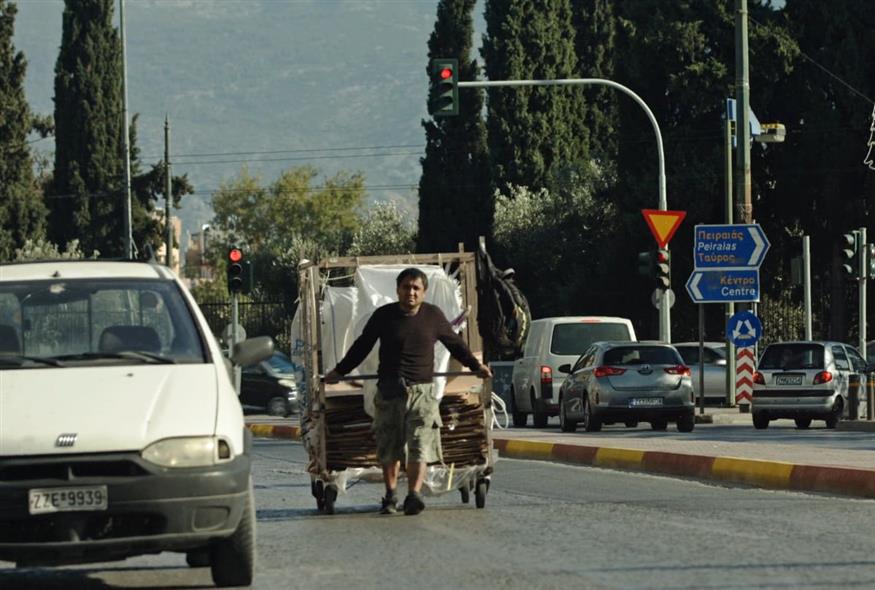 «Ιερά Οδός, 21 χλμ» της Νικολέτας Παράσχη «Ιερά Οδός, 21 χλμ» της Νικολέτας Παράσχη