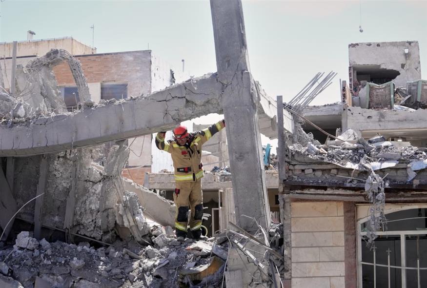 Iράν: Σφοδρά πλήγματα στον κεντρικό ιστό αφήνουν πίσω δεκάδες νεκρούς (AP) Iράν: Σφοδρά πλήγματα στον κεντρικό ιστό αφήνουν πίσω δεκάδες νεκρούς (AP)