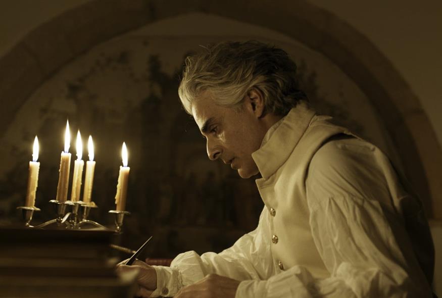 «Ζούμε σε μια ταξική κοινωνία, όσο κι αν θέλουμε να πιστεύουμε ότι μέσα από την αγορά είμαστε όλοι ίσοι» λέει ο Αντώνης Μυριαγκός