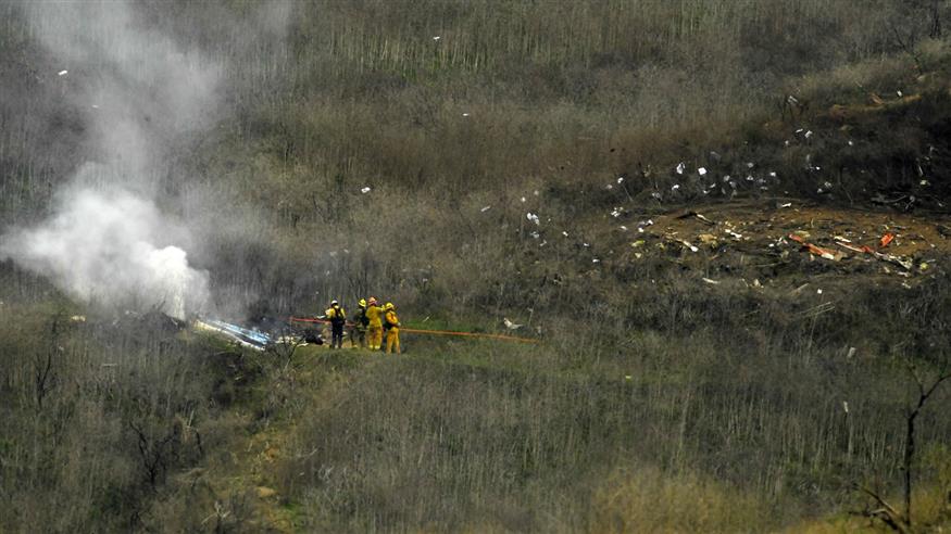 To σημείο όπου συνετρίβη το ελικόπτερο που μετέφερε τον Κόμπι Μπράιαντ, την κόρη του και άλλη επτά άτομα (copyright: AP)