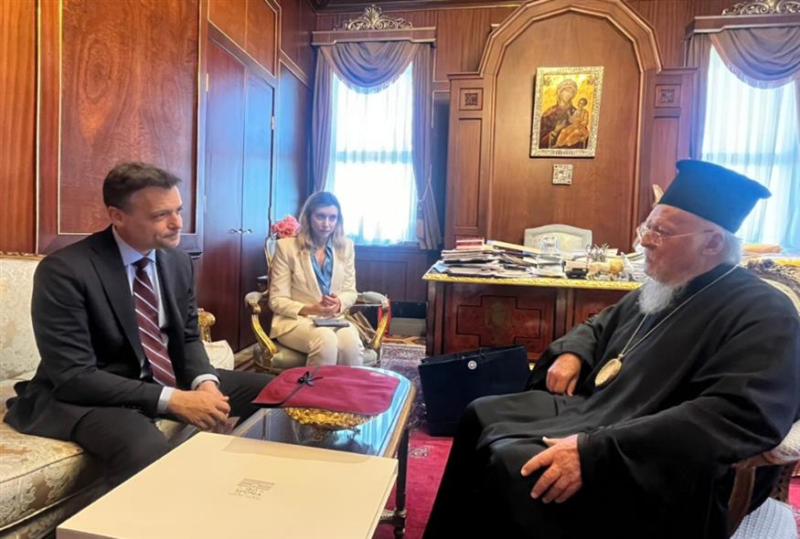 ο δήμαρχος Αθηναίων Χάρης Δούκας με τον Πατριάρχη Βαρθολομαίο στο Φανάρι/Haris Doukas/Twitter