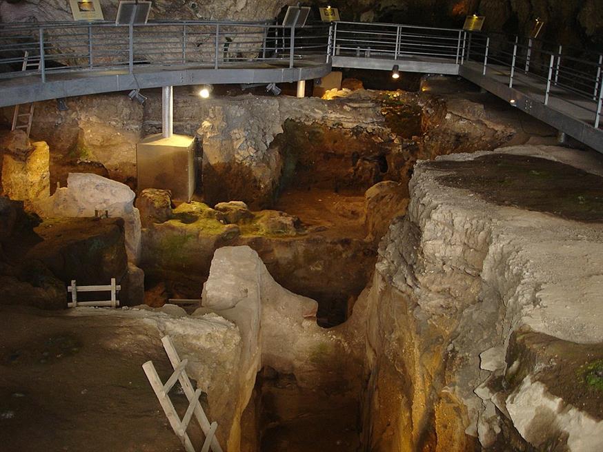 Cave of Theopetra/WikiMedia