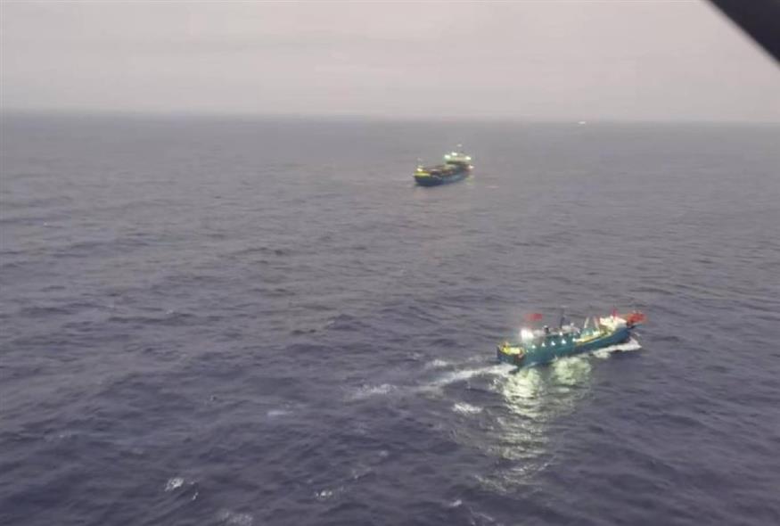 Οκτώ αγνοούμενοι μετά τη σύγκρουση φορτηγού πλοίου με αλιευτικό (X)