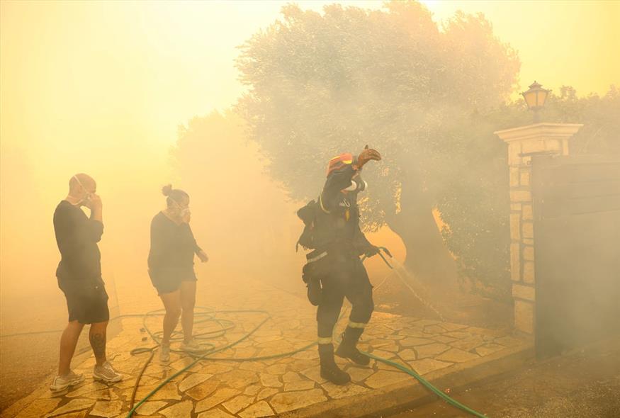 Φωτιά στην Κερατέα / Intime news