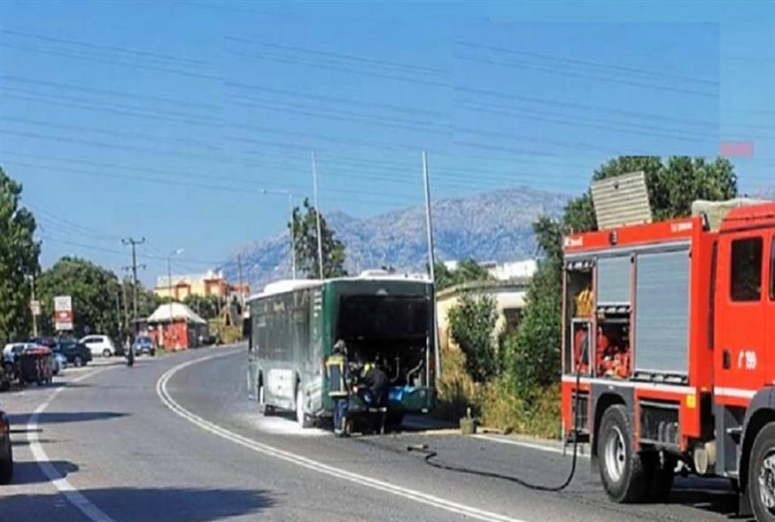 Φωτιά σε λεωφορείο εν κινήσει στην Κρήτη/kriti24.gr