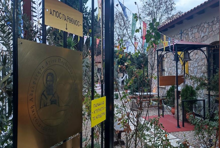 H είσοδος του Αγίου Παρθενίου στην οδό Λιοσίων / Φωτογραφία Κώστας Ασημακόπουλος