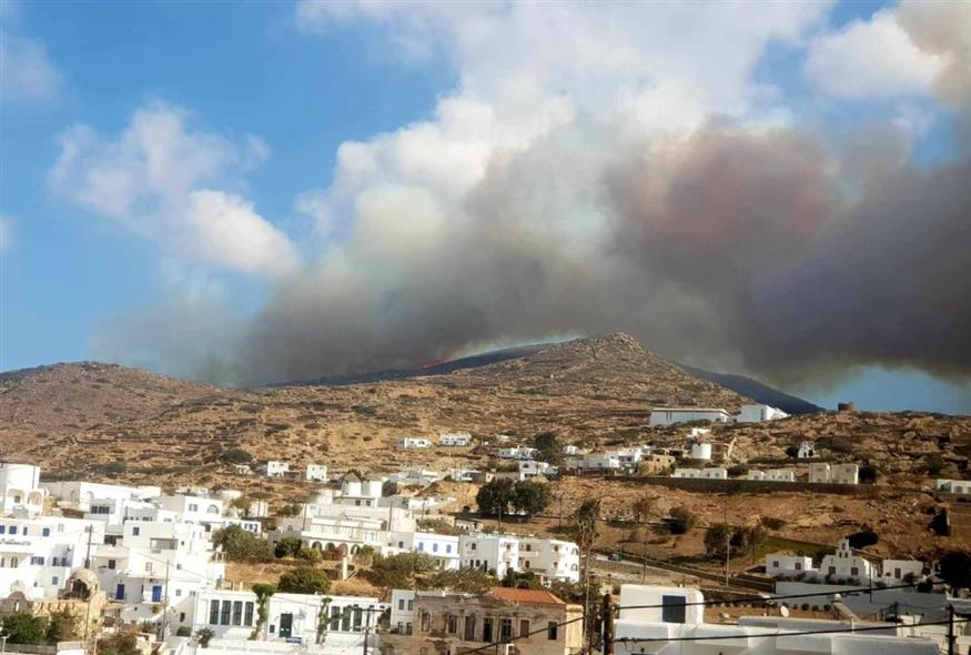 Φωτιά τώρα στην Ίο (cyclades24.gr)