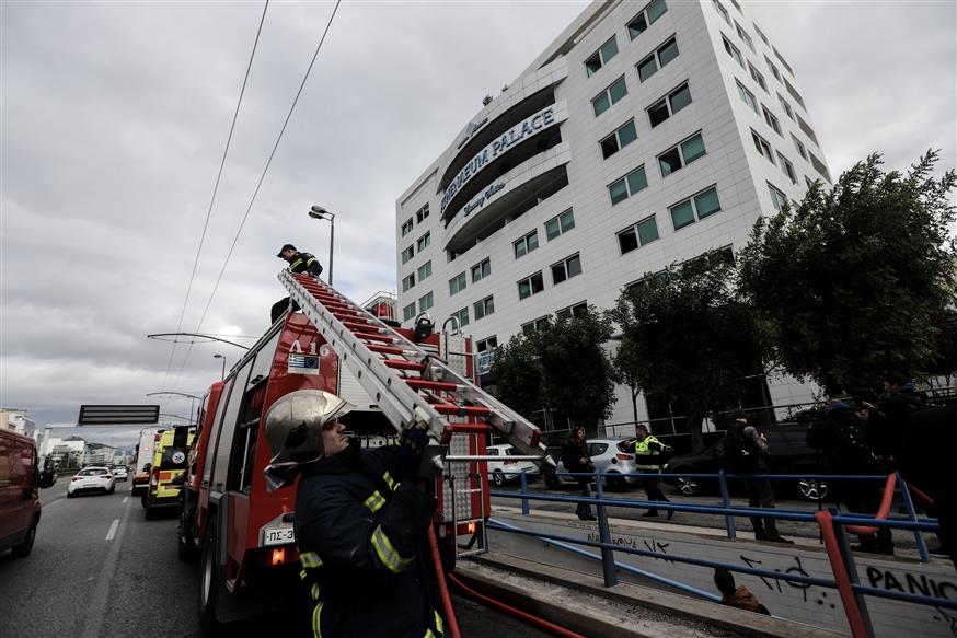 Το ξενοδοχείο όπου ξέσπασε η φωτιά (Copyright: Eurokinissi/Γιάννης Παναγόπουλος)