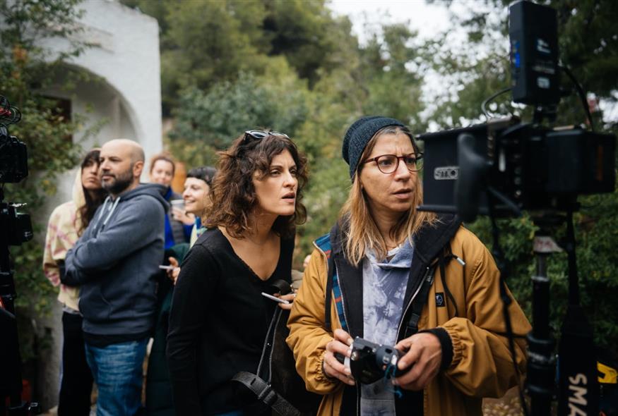 Backstage στιγμιότυπο από την ταινία «Μη γελάτε, θα σας δει ο κόσμος»