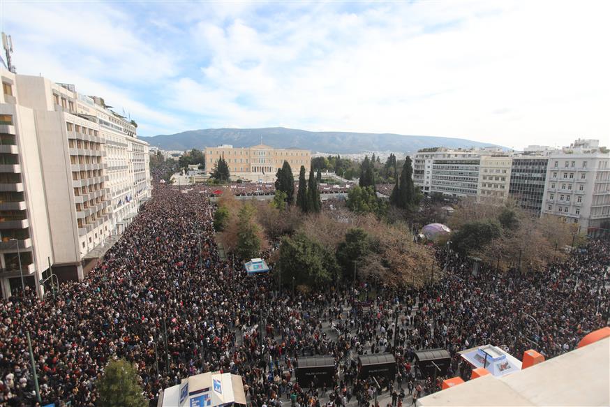 Η Αθήνα «βουλιάζει»