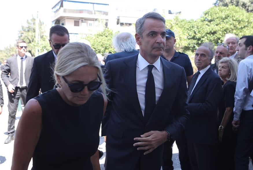 Εξόδιος ακολουθία της Λένας Σαμαρά (gallery)