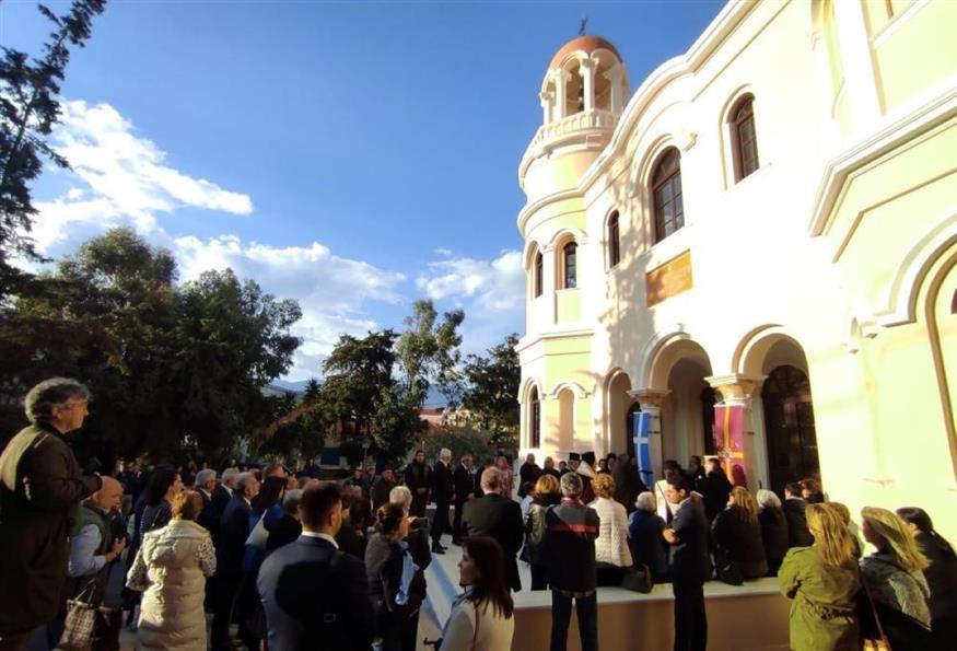 Πλήθος πιστών παρακολούθησε τα θυρανοίξια του ναού Αγίου Γεωργίου Σαντραπέ / φωτογραφία arxon.gr