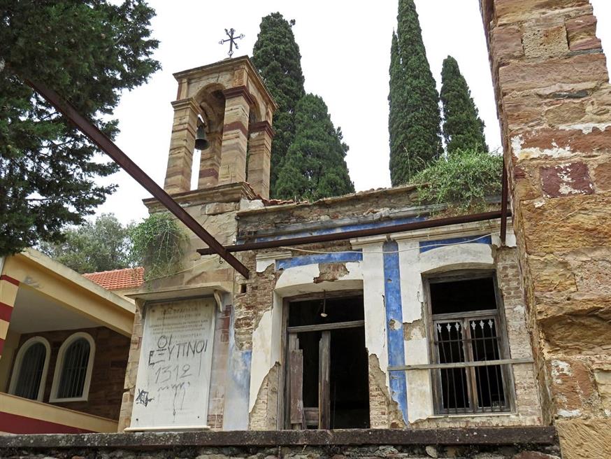 Όλα είναι έτοιμα να καταρρεύσουν