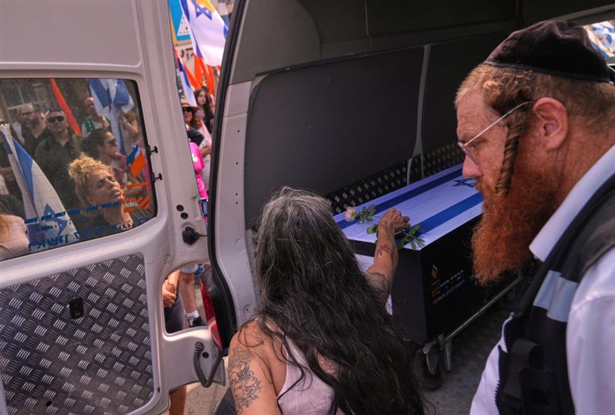 Φέρετρο Ισραηλινού ομήρου (AP Photo/Francisco Seco)