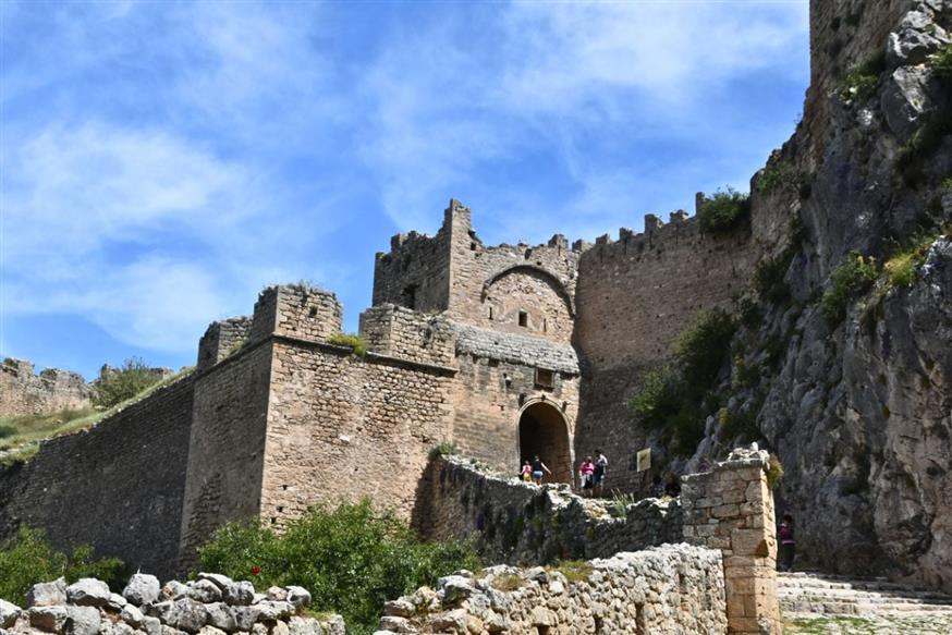 Ακροκόρινθος, το μεγαλύτερο κάστρο της Πελοποννήσου | ©Unsplash