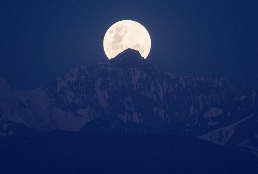 Το «Φεγγάρι του Κάστορα» ανατέλλει πάνω από τις Άνδεις (Associated Press)