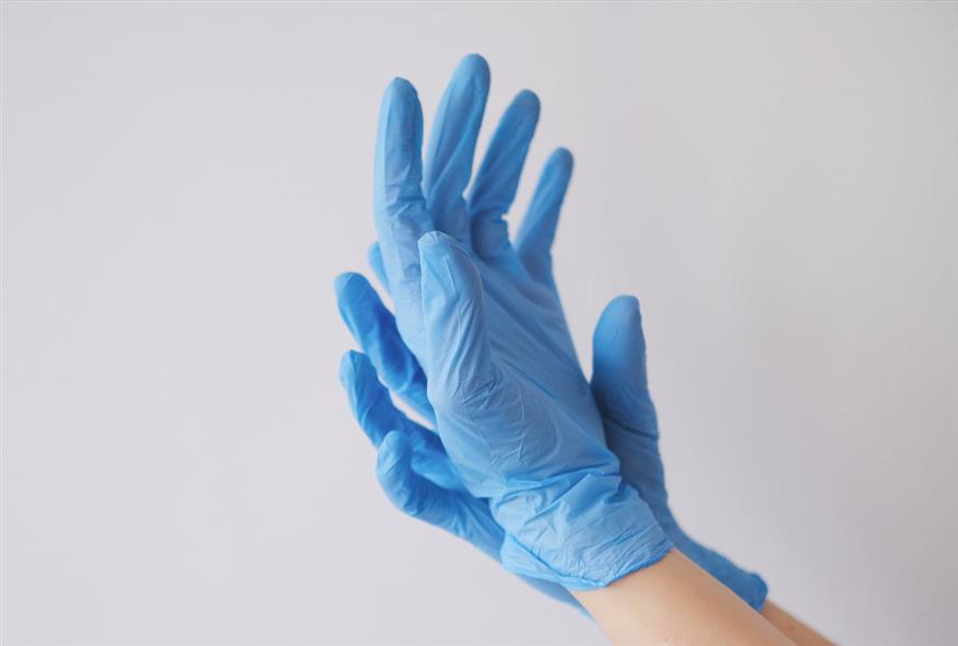 Ιατρικά γάντια / Freepik