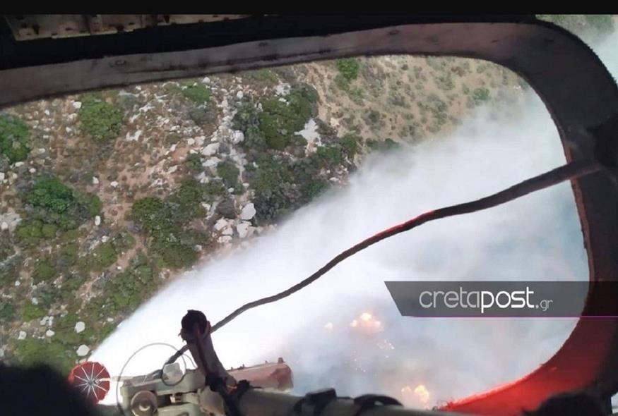 Εικόνα της φωτιάς στο Ρέθυμνο από το ελικόπτερο (cretapost.gr)