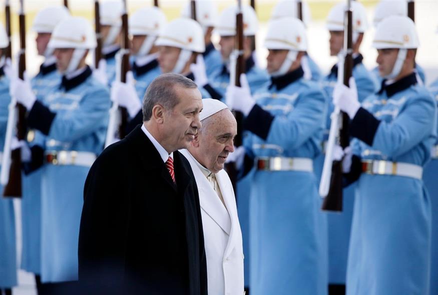 Ο Πάπας Φραγκίσκος και ο Ρετζέπ Ταγίπ Ερντογάν (AP Photo/Gregorio Borgia)