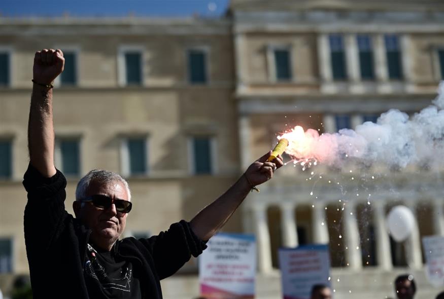 Διαμαρτυρία εκπαιδευτικών στο κέντρο της Αθήνας (ΜΙΧΑΛΗΣ ΚΑΡΑΓΙΑΝΝΗΣ/EUROKINISSI)