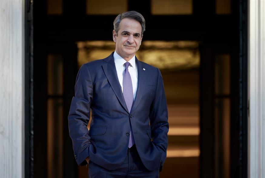 O Κυριάκος Μητσοτάκης στην είσοδο του Μεγάρου Μαξίμου (INTIME)