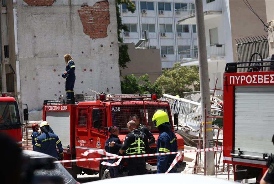Κατάρρευση πολυκατοικίας στα Πετράλωνα/ΙΝΤΙΜΕ