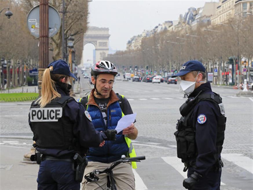 Σε γενικευμένη καραντίνα η Γαλλία/(AP Photo/Michel Euler)