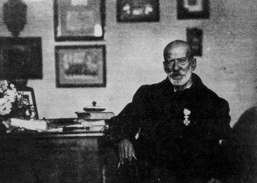 Ο Δημήτριος Φιλιππότης με το Μετάλλιο Γραμμάτων και Τεχνών (1915)