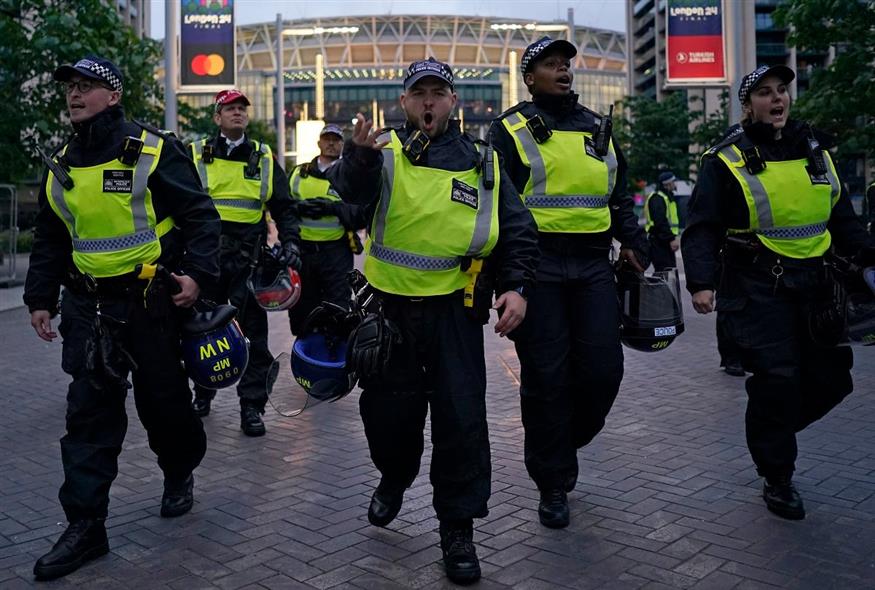 Αστυνομικοί Βρετανία (AP Photo/Alberto Pezzali)