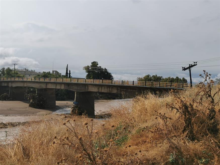 Η «κομμένη» γέφυρα πάνω από τον Λίλα στο Βασιλικό (ethnos.gr)