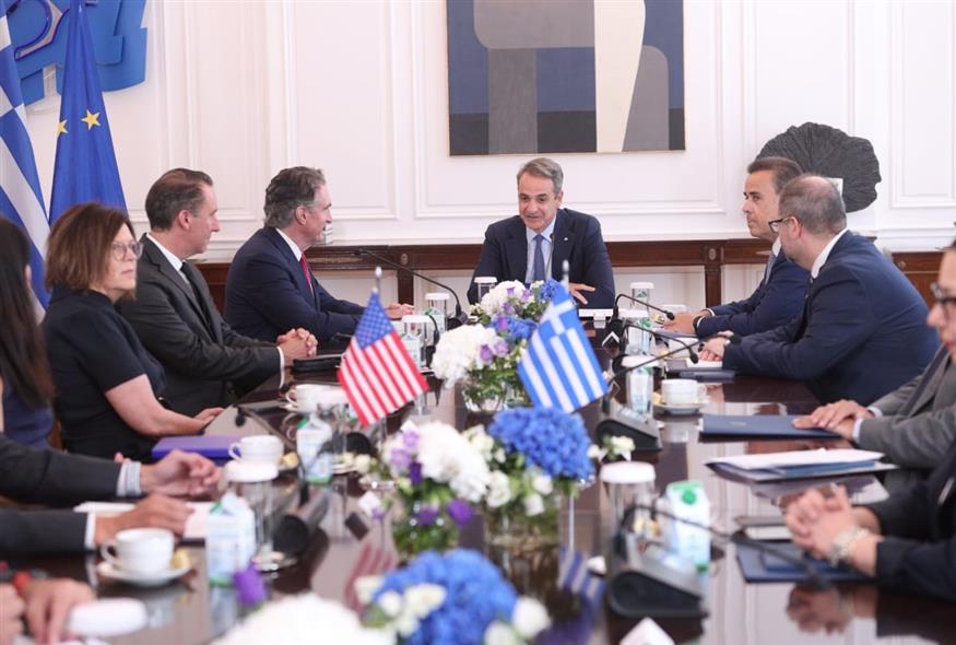 Συνάντηση Μητσοτάκη με υπ. Εσωτερικών ΗΠΑ (EUROKINISSI)