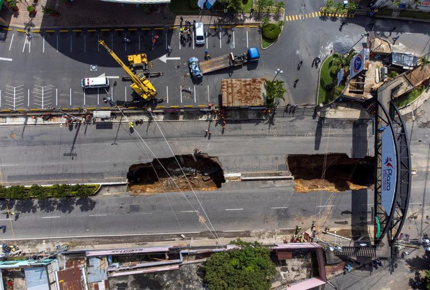 Δύο γιγαντιαίες καταβόθρες στη Γουατεμάλα/Ap Photos