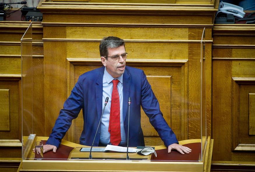 Ο Δημήτρης Καιρίδης κατά τη διάρκεια παρέμβασής του στη Βουλή/EUROKINISSI/ΚΟΝΤΑΡΙΝΗΣ ΓΙΩΡΓΟΣ