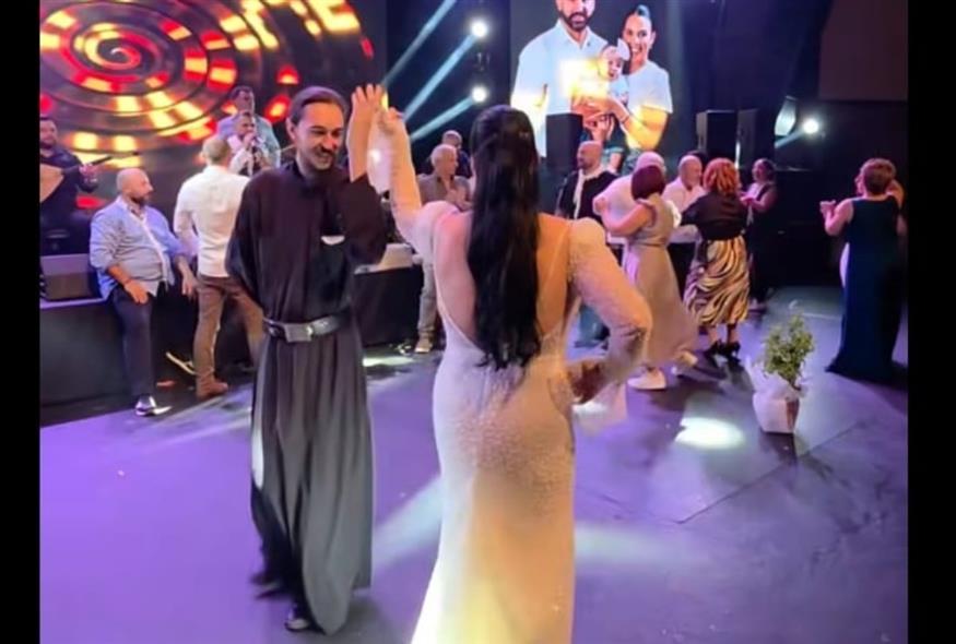 Ιερέας χόρεψε σούστα με νύφη σε γαμήλιο γλέντι στην Κρήτη (FACEBOOK)