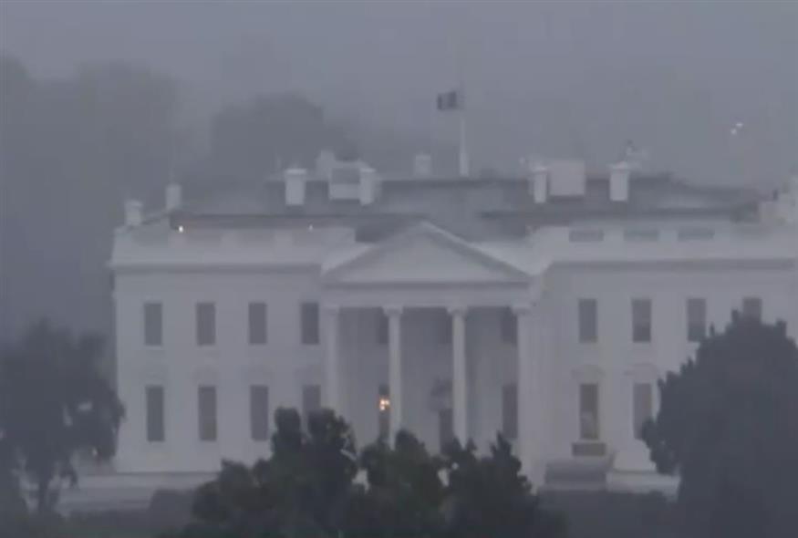 Κεραυνός χτυπάει το Λευκό Οίκο/video caption