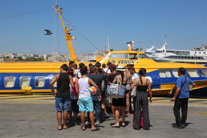 Αυξημένη η επιβατική κίνηση στα λιμάνια (Copyright: Eurokinissi/Γιώργος Στεργιόπουλος)