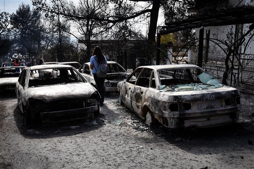 Καμμένα αυτοκίνητα από τη φονική φωτιά στο Μάτι (Copyright: Eurokinissi/Τατιάνα Μπόλαρη)