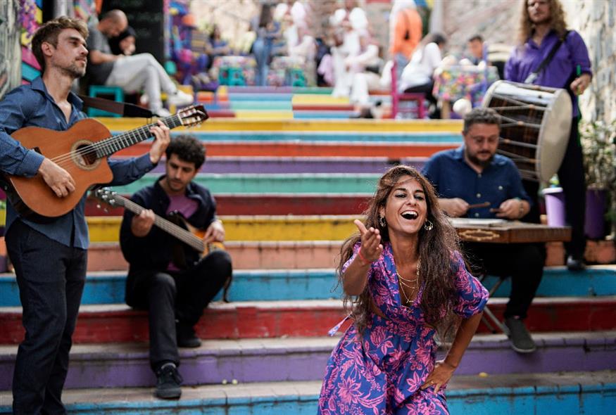 Οι Light in Babylon δημιουργούν μοναδική, πολυπολιτισμική μουσική, γεμάτη μεσογειακές επιρροές