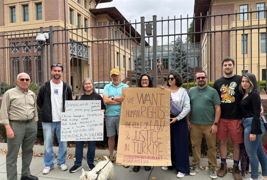 Διαμαρτυρία έξω από την πρεσβεία της Τουρκίας στην Ουάσιγνκτον/halktv