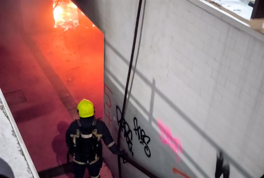 Φωτιά σε υπόγεια διάβαση (ΓΙΩΡΓΟΣ ΚΟΝΤΑΡΙΝΗΣ / EUROKINISSI)