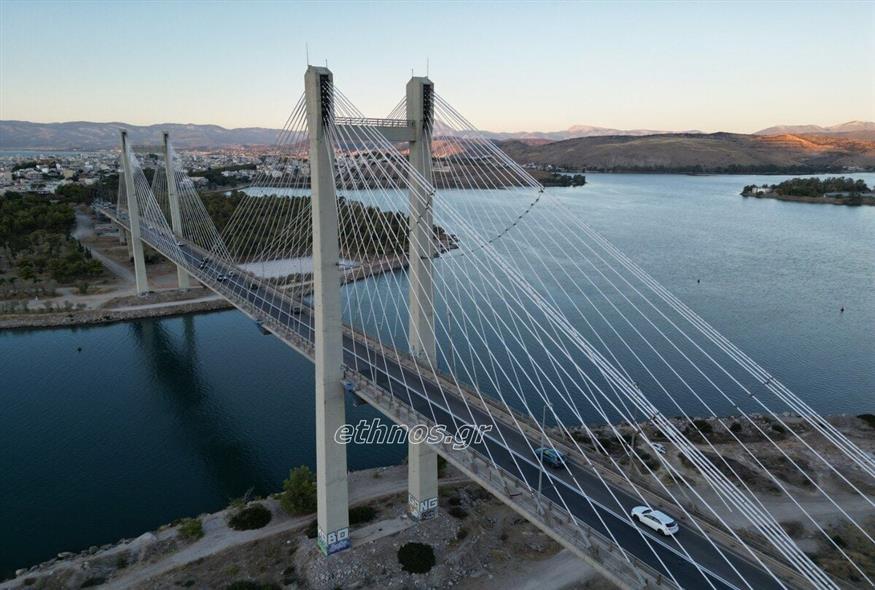 Το χρόνιο αίτημα για την κατασκευή δεύτερης γέφυρας ή ενός τούνελ έρχεται και πάλι στο προσκήνιο. Φωτογραφία Κώστας Ασημακόπουλος