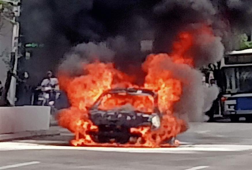 Φωτιά σε αυτοκίνητο στη Συγγρού / Eurokinissi