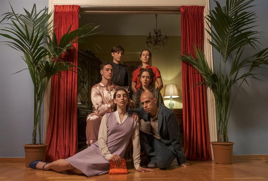 «Η Φαλακρή Τραγουδίστρια» του Ιονέσκο «Η Φαλακρή Τραγουδίστρια» του Ιονέσκο (Copyright: Σιδέρης Νανούδης)