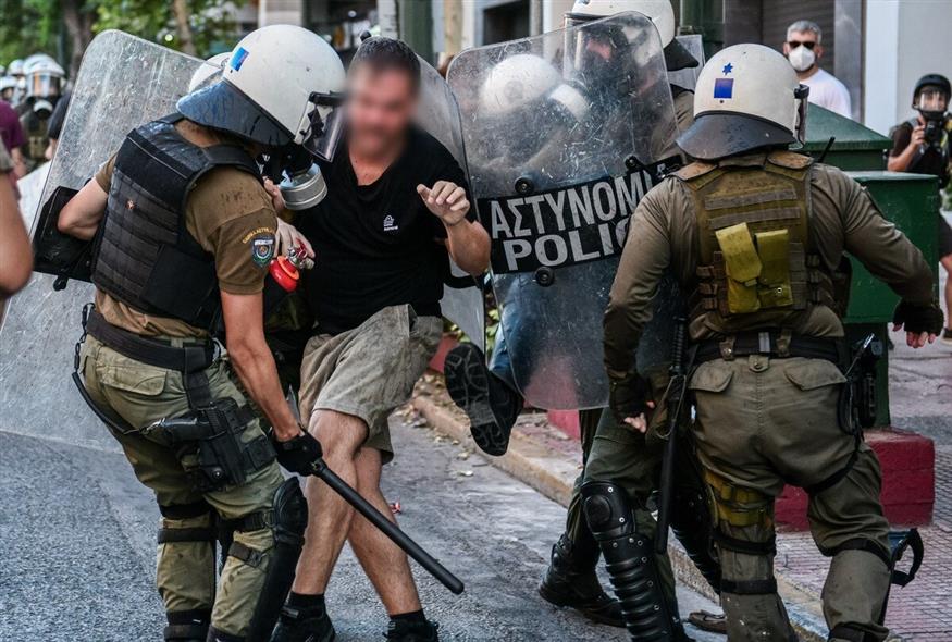 Εικόνες εκτεταμένης αστυνομικής βίας στην πορεία για τον Μιχαηλίδη