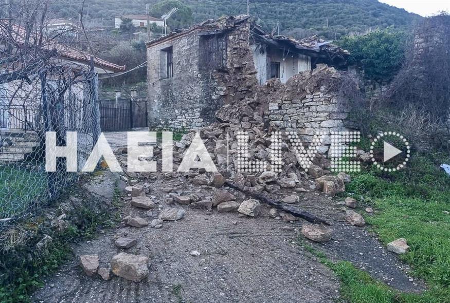 Στιγμιότυπο από την κατάρρευση σπιτιού στη Μίνθη (www.ilialive.gr) Στιγμιότυπο από την κατάρρευση σπιτιού στη Μίνθη (www.ilialive.gr)