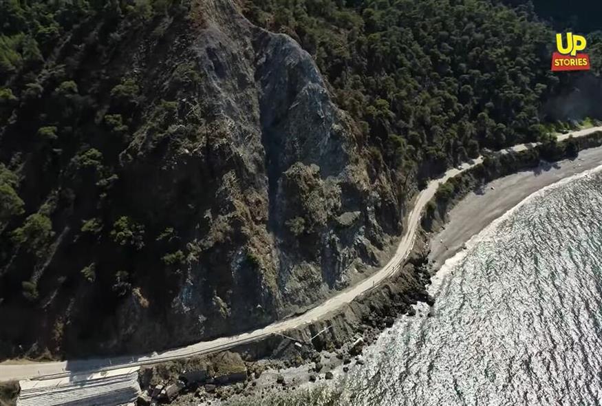 Μεταξύ Ψάθας και Σχίνου ένας από τους ριψοκίνδυνους δρόμους στην Ελλάδα  / Video Capture / Youtube / Up Stories